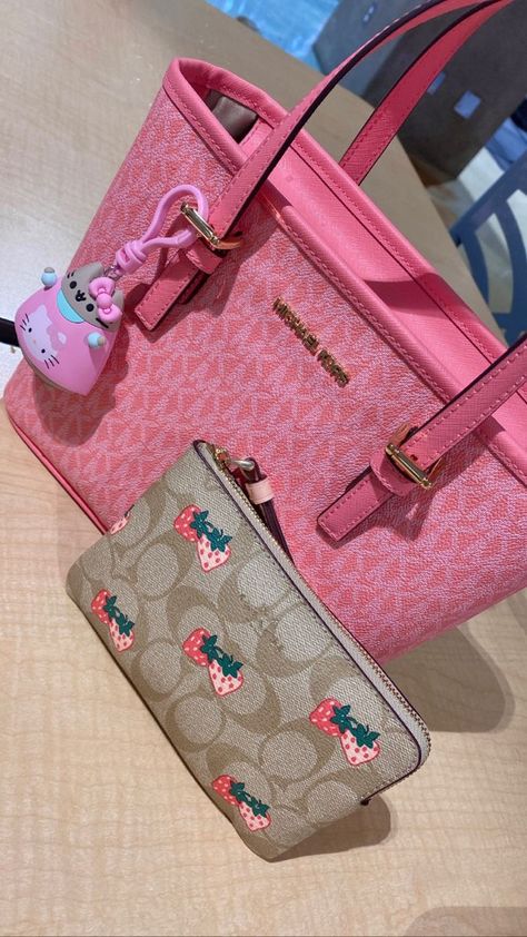 Michael Kors Tote Bag Pink, Cute Girly Aesthetics, Pink Tote Bag Aesthetic, Coach Wristlet Aesthetic, Michael Kors Pink Bag, Pink Purse Aesthetic, Coach Purse Aesthetic, Michael Kors Aesthetic, Pink Set Outfit