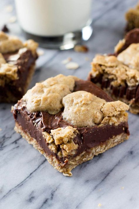 Chewy oatmeal cookie and creamy chocolate come together in these Oatmeal Fudge Bars. So easy to make, and so much better than the Starbucks version! Potluck Bars, Fudge Jumbles, Oatmeal Fudge, Chewy Oatmeal Cookie, Raspberry Oatmeal Bars, Revel Bars, Oatmeal Fudge Bars, Oatmeal Chocolate Chip Bars, Chocolate Deserts