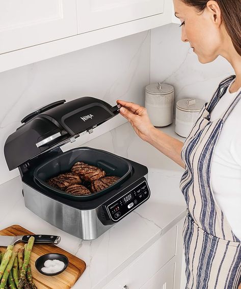 Ninja Foodi AG301 5-in-1 Indoor Electric Countertop Grill with 4-Quart Air Fryer, Roast, Bake, Dehydrate, and Cyclonic Grilling Technology Parrilla Interior, Panini Recipes Chicken, Indoor Electric Grill, Ninja Kitchen, Indoor Grills, Ground Beef And Potatoes, Indoor Grill, Grill Plate, Electric Grill