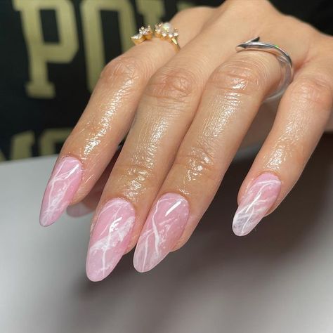 Cute Almond Nails, Marble Acrylic Nails, Rose Quartz Nails, Oval Nails Designs, Quartz Nails, Quartz Nail, Nails Today, Almond Nails Designs, Glam Nails