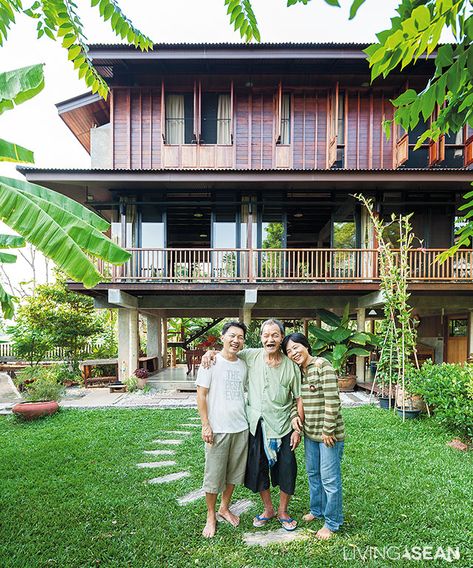 5 Wooden Stilt Houses You Will Love // Wooden Stilt House in Thailand Stilt House Design, Stilt Home, Stilt Houses, Elevated House, Asian House, Hut House, Tropical House Design, Wooden House Design, Bamboo House Design