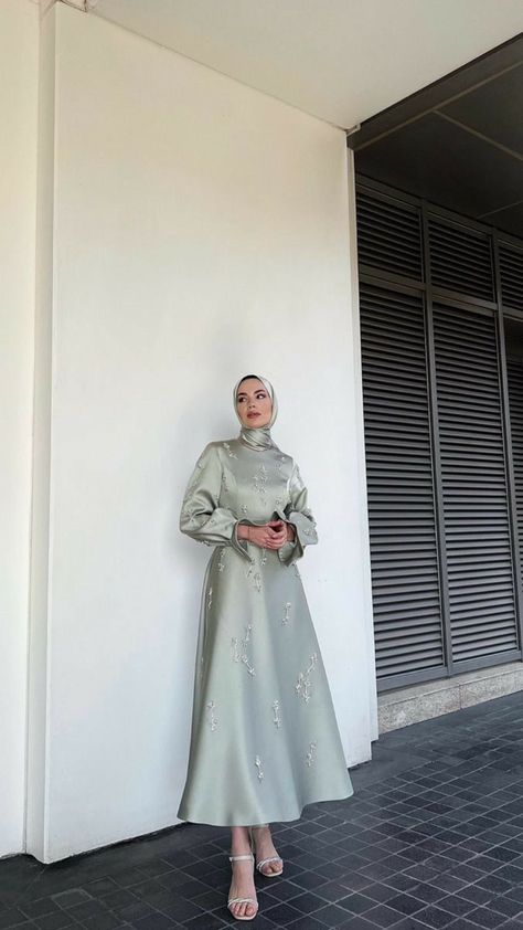 [AffiliateLink] 23 Most Pinned Muslim Fashion Dress Gowns Guides To Copy This Summer #muslimfashiondressgowns Hijab Dress Graduation, Simple Hijab Dress For Graduation Party, Graduation Modest Outfit, Hijab Fashion Party, Hijabi Party Outfit, Hijabi Graduation Dress, Muslim Graduation Outfit, Hijab Dress Style, Hijabi Graduation Outfits