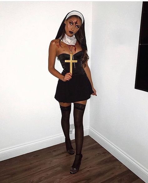 Black Dress Halloween Costume Ideas, All Black Halloween Costume, Black Dress Halloween, Dress Halloween Costume Ideas, Disfarces Halloween, Black Dress Halloween Costume, Nun Halloween Costume, Stylish Halloween Costumes, Halloween Costumes Women Creative