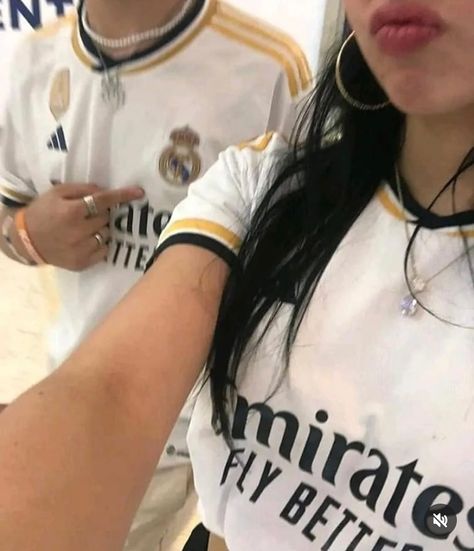 Set Love Profile, Real Madrid Couple, Football Couples Aesthetic, Couple Football, Soccer Bf, Football Bf, Soccer Couples, Football Couples, Soccer Boyfriend