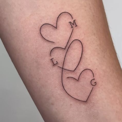 Sign For Family Tattoo, Tattoos Family Symbol, Mum Of 4 Tattoo, 3 Mother Daughter Tattoos, Tattoos For Mom Of Twins, 4 Cousin Tattoos, Family Tattoo Aesthetics, Family Bond Tattoo Ideas, 3 Family Tattoo Ideas