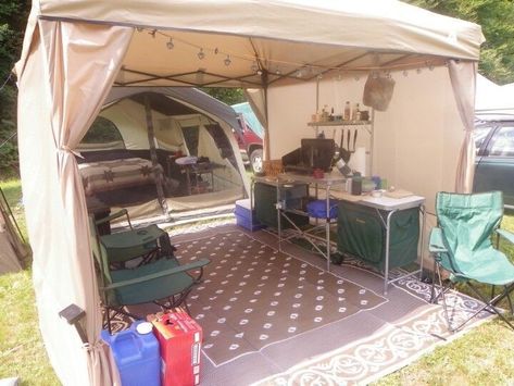 Festival Camping Setup, Coachella Camping, Zelt Camping, Camping Snacks, Camping Diy, Camping 101, Camping Hacks Diy, Kombi Home, Camping Set Up