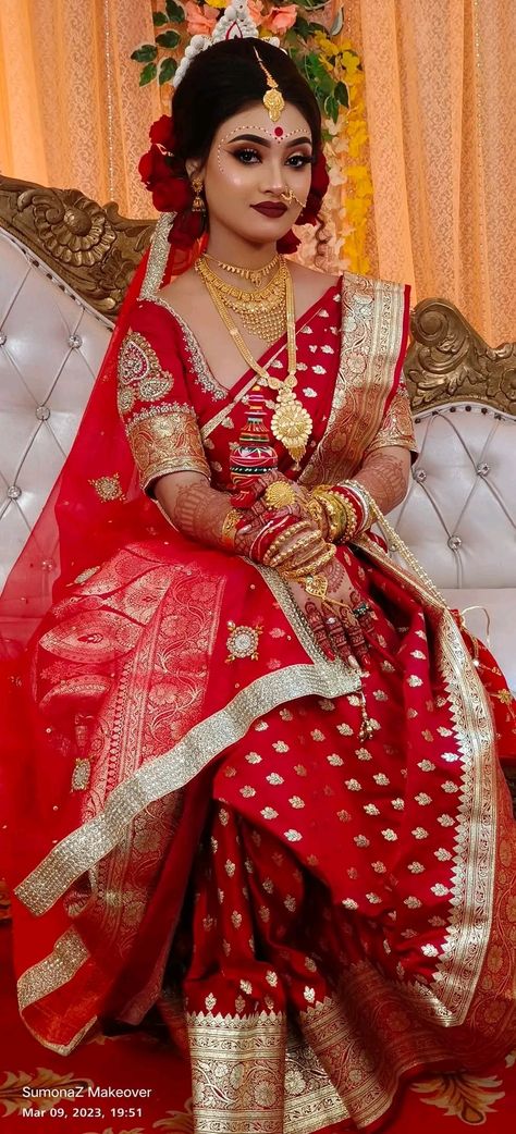 Bridal Bengali Look, Bridal Saree Bengali, Bengali Bride Photoshoot Poses, Bengali Wedding Look Bridal, Bengali Bride Blouse Designs, Bengali Bridal Makeup Wedding, Bengali Bridal Blouse Designs, Bengali Haldi Look, Bengali Bride Saree