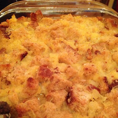 Baked Pineapple Casserole, Pineapple Stuffing, Toast Hawaii, Pineapple Casserole, Cracker Toppings, Hawaiian Roll, Baked Pineapple, Butter Crackers, Pineapple Recipes