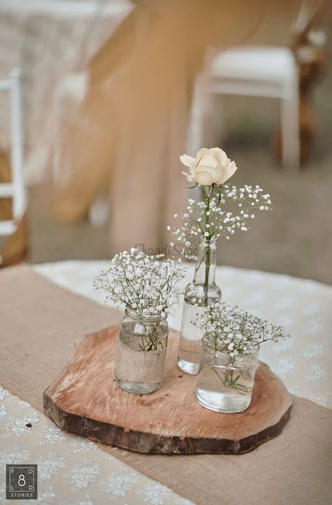 Elegant Engagement Party Ideas, Simple Engagement Party Decorations, Engagement Party Table Decor, Backyard Engagement Party Decorations, Casual Engagement Party, Engagement Party Centerpieces, Small Engagement Party, Engagement Party Rustic, Garden Engagement Party