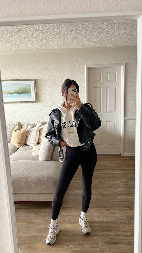 Leggings With Leather Jacket Outfit, Adidas Samba Outfit Inspo Women, New Balance 530 Outfit Leggings, Alo Winter Outfit, New Balance 452 Outfit Women, Outfits With White Trainers, Leather Jacket Outfits Women Casual, White New Balance Shoes Outfit, Outfit New Balance 530 White