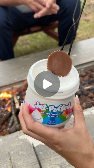 The Daily Nelly on Instagram: "Don’t miss this. #reeses #smores #smorehack #summer #campfire #reeesesmore" Camp Desert Ideas, Backyard Camping Food Ideas, Desserts Over Campfire, Food To Roast Over Campfire, Fall Campfire Party, Different Ways To Make Smores, Fun Campfire Food, Smores Date Night, Things To Cook Over A Campfire