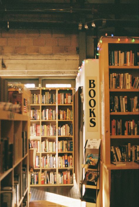 Bookshop Photography, Book Store Photography, Library Vibes, Perpustakaan Aesthetic, Bookstore Photography, Library Photography, Bookstore Worker Aesthetic, Books Film Photography, Vintage Bookstore