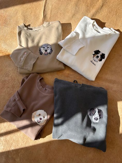 We Love Dog Moms & Dog Dads! Now offering Custom Pet Portraits! Stitched and shipped in Fort Worth Texas. Support small business. Each order donates to local DFW dog shelters. Embroidered Pet Sweatshirt, Embroidered Dog Sweatshirt, Custom Dog Shirt, Custom Sweatshirt Ideas, Embroider Shirt, Custom Embroidered Sweatshirt, Dog Outfits, Patch Sweatshirt, Dog Embroidery