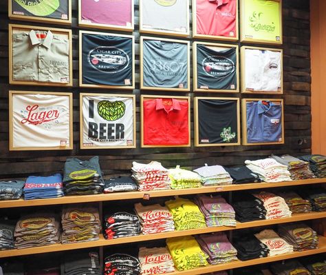 Tshirt Display Ideas Retail, Retail Wall Displays, Fabric Shop Display, Retail Display Shelves, Vendor Booth Display, T-shirt Display, Merchandising Ideas, Clothing Store Displays, Vendor Displays