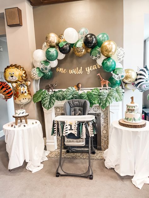 First Birthday Themes Wild One, Birthday Ideas For One Year Old, Wild One Birthday Backdrop, First Birthday Boy Animal Theme, Birthday Ideas For One Year Old Boy, Noah Arch Birthday Party, Wild One Twins Birthday Party, Wild One Birthday Party Balloons, Wild Animals Party Ideas