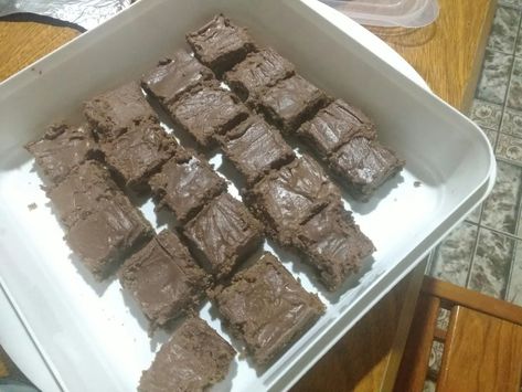 How to Make, Package, and Sell Brownies for a Bake Sale - Delishably Brownies Packaging Ideas Bake Sale, Bake Sale Brownies, Food Sale Ideas, Brownie Packaging, Bake Sale Packaging, How To Make Brownies, Homemade Brownies, No Bake Brownies, Decadent Cakes