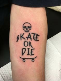 Skateboarding Tattoo, Skater Tattoos, Skate Tattoo, Skateboard Tattoo, Tato Flash, 16 Tattoo, Cactus Tattoo, Geniale Tattoos, Face Tattoos