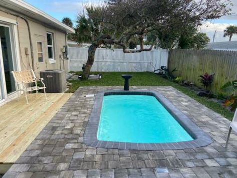 Cheap Inground Pool, Small Inground Pool, Inground Fiberglass Pools, Pools For Small Yards, Fiberglass Swimming Pools, Small Pool Design, Spa Ideas, Swimming Pools Inground, Pool Picture