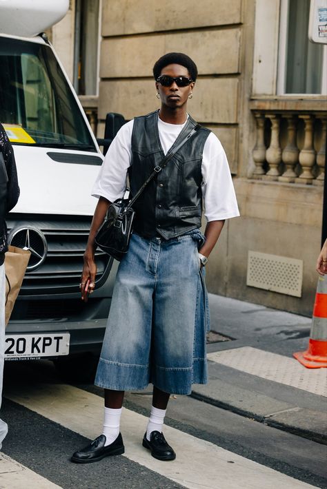 street style from Paris Fashion Week shot by @ModeHunter (September 2023) High Fashion Summer Outfits Men, Gay Men Outfits, Denim Summer Outfits, Men Linen Outfit Summer, Linen Outfit Summer, Gay Style, Men Fashion Week, Linen Outfit, Gay Fashion