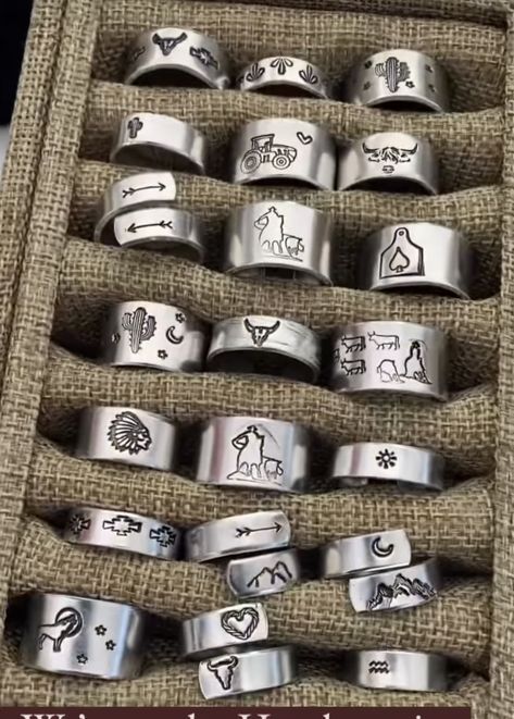 Metal Stamped Earrings, Western Metal Stamped Jewelry, Hand Stamped Jewelry Ideas, Stamped Jewelry Ideas, Metal Stamped Jewelry Diy, Metal Stamping Projects, Impress Art, Metal Stamping Diy, Engraving Metal