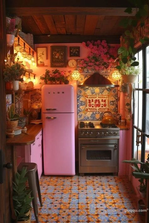 𝓐• (@fullofftearss) on X Eclectic Maximalism Kitchen, Kitchen Maximalist, Maddie Core, Kitschy Aesthetic, Maximalist Kitchen, Kitchen Vibes, Boho Ideas, Student Apartment, Kitschy Kitchen