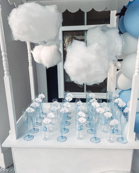 Cloud 29 Birthday Party Ideas, In The Clouds Bridal Shower Theme, Dreaming Of I Do Bachelorette Theme, Cloud 9 Shower Theme, Cloud Theme Party Ideas, Cloud Party Backdrop, Cloud 29 Birthday, Bridal Shower Balloon Backdrop, On Cloud Nine Wedding Shower Theme