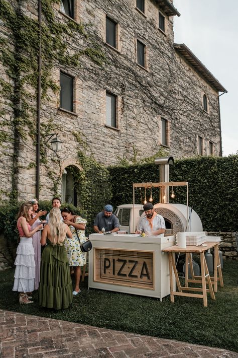 Wedding Pizza Oven, Pizza Oven Wedding Reception, Tuscan Italian Wedding, Italian Wedding Venues Tuscany, Wedding Ideas Italian, Vintage Italy Wedding, Boho Italian Wedding, Wedding Decor Italy, Italy Small Wedding