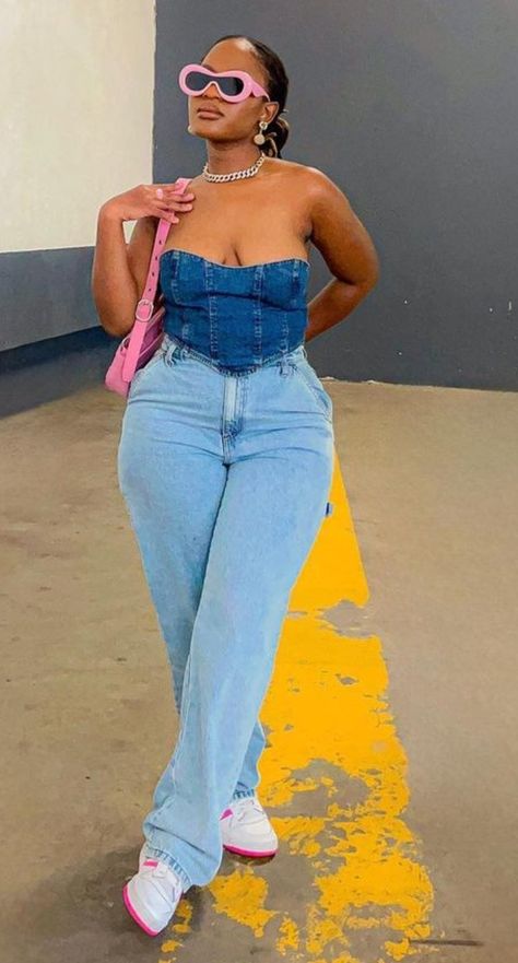 Dark Blue Flare Jeans Outfit Y2k, Denim Wear Women, Mommy Jeans Outfit, Cinema Outfit Ideas, Chic Denim Outfits, Comfy Trendy Outfits, Mommy Jeans, House Outfit, Plus Size Baddie Outfits