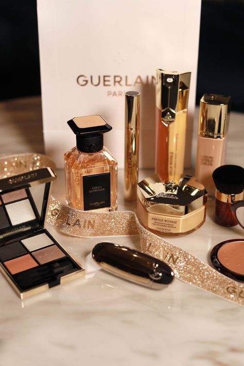 Guerlain makeup and skincare essentials Makeup Utensils, Guerlain Makeup, Classy Makeup, Makeup Station, Sweet Perfume, Makeup Package, Skincare Essentials, Makeup And Skincare, Gold Makeup