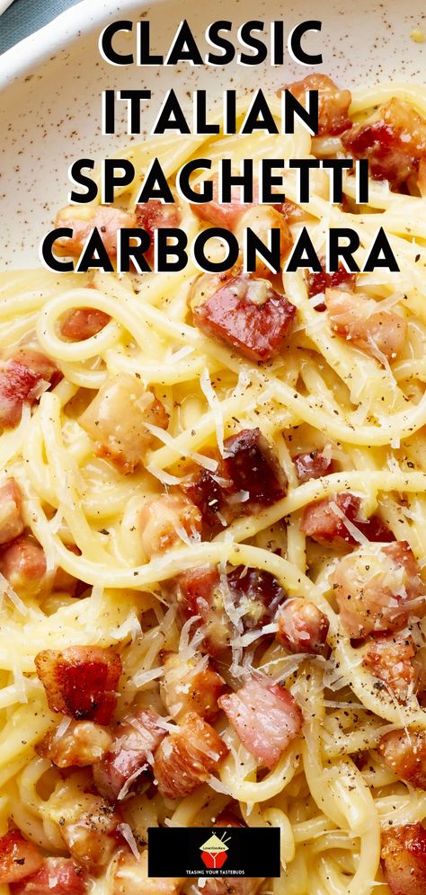 Carbonara Recept, Pasta A La Carbonara, Easy Carbonara Recipe, Italian Spaghetti, Best Pasta Dishes, Italian Pasta Dishes, Carbonara Recipe, Pasta Carbonara, Bacon Pasta