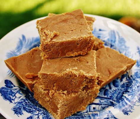 Sour Cream Spice Cake, Fudge Recipe Condensed Milk, Old Fashion Fudge Recipes, Microwave Peanut Butter Fudge, Penuche Fudge, Brown Sugar Fudge, Butter Fudge Recipe, Old Fashioned Fudge, Peanut Butter Fudge Recipe