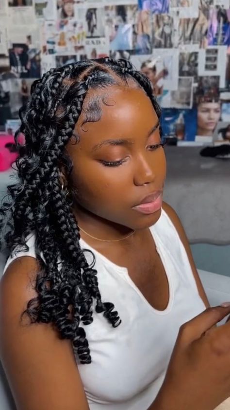 Big Short Knotless Braids, Boho Coi Leray Braids, Chunky Braids For Black Women, Short Knotless Box Braids With Curls, Short Knotless Braids With Curls, Trending Black Hairstyles, Cheap Hairstyles For Black Women, Short Knotless Box Braids, Short Knotless Braids