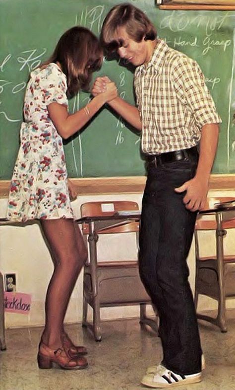 1970s Aesthetic, 70s Inspired Fashion, 70s Aesthetic, 70s Vibes, Vintage School, School Looks, 70s Inspired, Retro Aesthetic, The 1970s