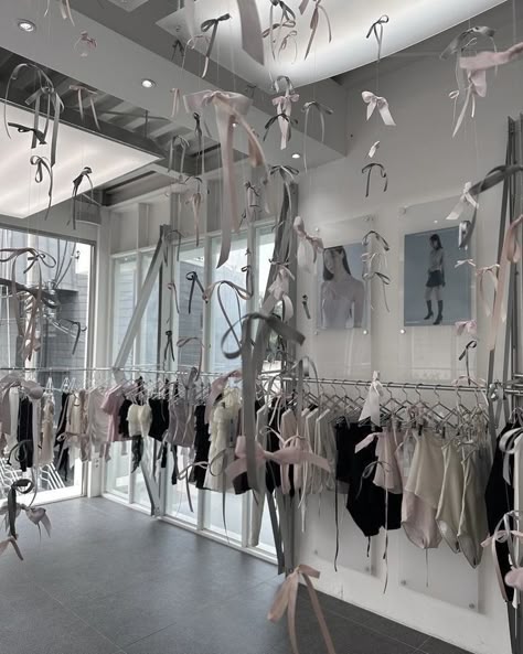 Ballet Room, Fashion Dream Job, Sandy Liang, 背景 シンプル, Student Fashion, Pop Up Store, Pink Princess, School Fashion, Pink And Black