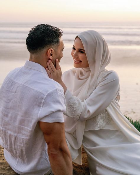 “When a husband and wife look at each other with love, Allah looks at both with Mercy” {Bukhari 6:19 & Tirmidhi 14:79} Husband And Wife Aesthetic Photos, Posing With Husband, Love Allah, Husband And Wife Love, Dubai Aesthetic, Wife And Husband, Cute Muslim Couples, Wedding Couple Poses, Future Lifestyle