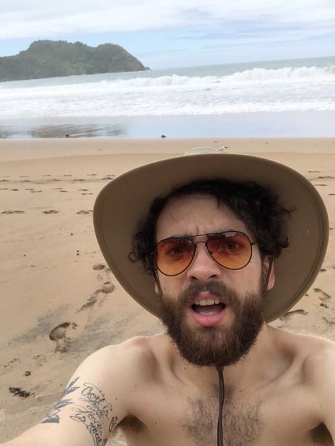 Taylor York on Twitter: “Big thanks to New Zealand for my massive new tan. Wish I never had to leave this place. Don’t think it’s possible to get more tan though.” — Paramore in New Zealand #TourFour Hayley Williams, Baby Taylor, Taylor York, Cool Mens Haircuts, Man And Wife, Social Media Presence, Big Thanks, Paramore, Lead Singer