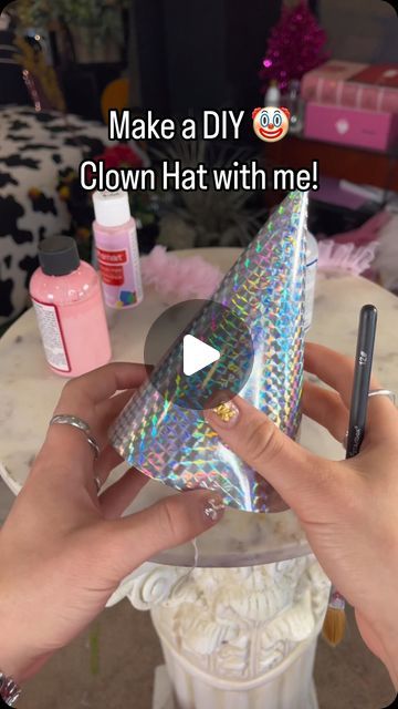 muawk on Instagram: "No-Sew DIY clown hat🤡😊💘 #clowncore #halloween2024" Pierrot Clown Hat Diy, Diy Clown Hat Headband, Diy Cute Clown Costume, Diy Halloween Costumes Clown, How To Make Clown Costume, Easy Clown Costume Diy, Diy Clown Decorations, Perriot Clown Costume Diy, Easy Diy Clown Costume For Women