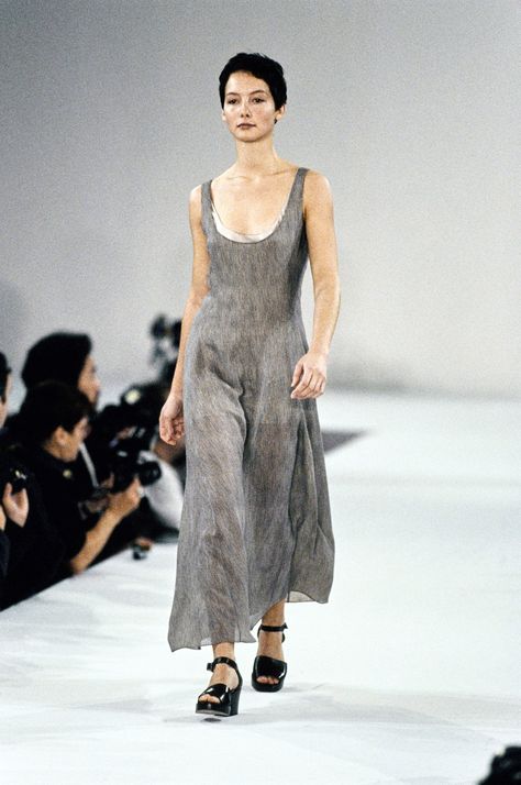 Calvin Klein Collection Spring 1994 Ready-to-Wear Fashion Show Runway 90s, 1990s Runway, 90s Minimalism, Dress Runway, 90s Outfits, 90s Calvin Klein, Vintage Calvin Klein, Archive Fashion, Calvin Klein Collection