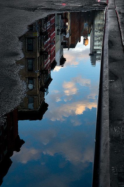 inspiración fotografica                                                                                                                                                                                 Más Water Photography, Fotografi Urban, Reflection Art, Reflection Photography, Photographie Inspo, Foto Tips, Architecture Painting, Water Reflections, Foto Art