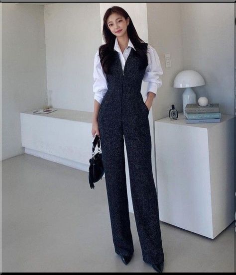 Aesthetic Sheets, Woman Suit Fashion Classy, 00s Mode, Work Fits, Pakaian Feminin, Woman Suit Fashion, Neue Outfits, Elegante Casual, Classy Work Outfits