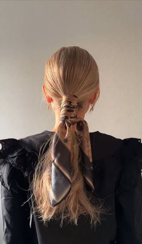 Here, I’m going to show you a hairstyle created with a scarf that is not only gorgeous but also super easy to achieve. If you like wearing scarves in your hair, this has your name written all over it. Scarf Ponytail Hairstyles, Wearing Scarves, A Hairstyle, Silk Scarf Hair, Hair Scarf Styles, Winter Hairstyles, Life Tips, Hair Envy, Beauty And Lifestyle