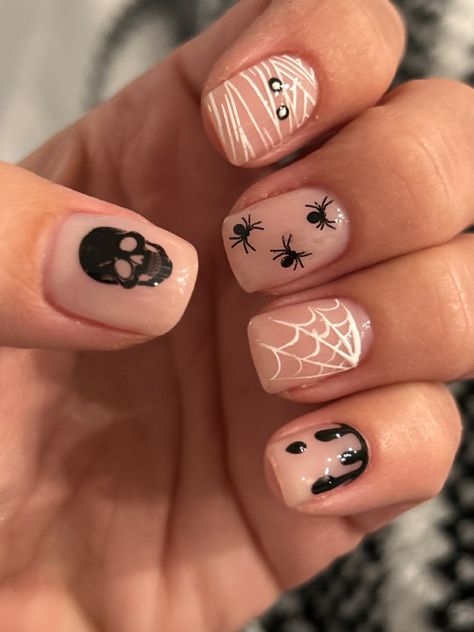 Spooky Short Nail Designs, Halloween Nails On Natural Nails, Cute Halloween Nails For Kids, Shellac Halloween Nails, Halloween Nail Designs Short Square, Nude Halloween Nail Designs, Skull Nails Design, Skeleton Halloween Nails, Cute Nails Halloween