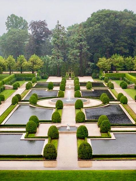 French Formal Gardens, Oheka Castle Gardens, Huntington, New York Formal Garden Design, Topiary Garden, Path Design, Formal Garden, Longwood Gardens, Castle Garden, Classic Garden, Formal Gardens, Bonsai Garden