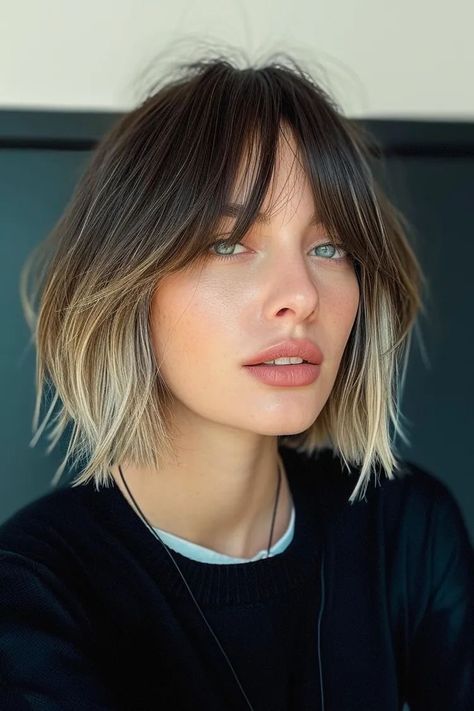 Short Balayage Hair With Bangs, Straight Bob With Curtain Bangs, Short Bob Balayage, Shaggy Bob With Curtain Bangs, Cowgirl Bob, Autumn Haircut, Wispy Bob, Blonde Ombre Short Hair, Bob Balayage