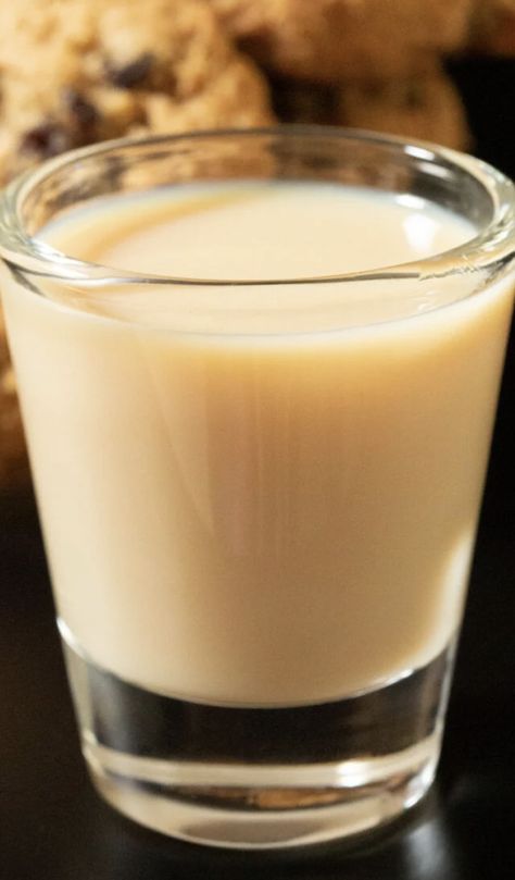 A shot glass filled with a light brown oatmeal cookie shot. Cookies are out of focus in the background. Oatmeal Cookie Pudding Shots, Cookies And Cream Shots, Oatmeal Cookie Shot Recipes, Chocolate Shooters Alcohol, Cookies N Cream Pudding Shots, Alcohol Shot, Cookie Shot, Cookie Shots, Shooter Recipes