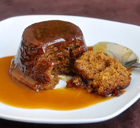 Perfect Sticky Toffee Pudding English Sticky Toffee Pudding, Desserts Nutella, Sticky Toffee Pudding Cake, Fudge Caramel, British Desserts, Toffee Sauce, Rock Recipes, Toffee Pudding, Perfect English