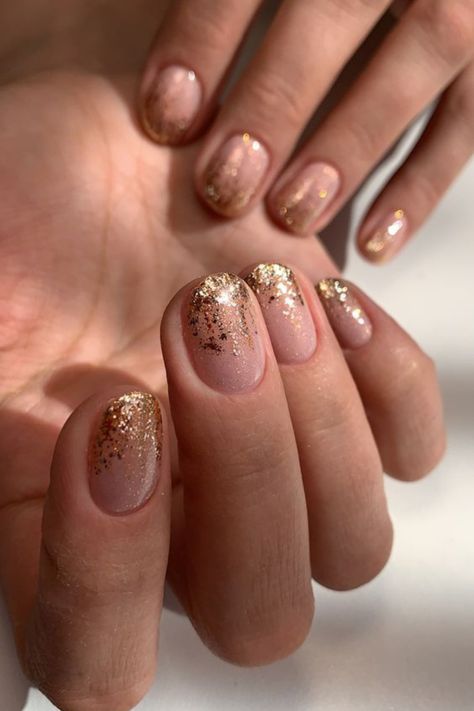 New Years Nail Designs, Golden Nails, Round Nails, Sparkly Nails, New Year's Nails, Neutral Nails, Dipped Nails, Chic Nails, Gold Nails