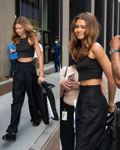 emilie ♡ on Twitter: "Zendaya’s street style is immaculate!! https://t.co/ooXqbAjpwp" / Twitter Zendaya Style Street, Zendaya Street Style, Mode Zendaya, Estilo Zendaya, Zendaya Outfits, Zendaya Style, Famous Outfits, New York Street Style, Style Muse