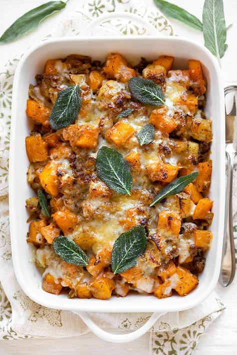 This butternut squash casserole has all the flavors of fall with apples, sweet sausage, caramelized fennel and onions, plus Gruyere cheese! | thecozyapron.com #butternutsquashcasserole #butternutsquashcasserolerecipes #butternutsquashcasserolehealthy #butternutsquashcasseroleeasy Butternut Squash Casserole, Squash Casserole, Butternut Squash Recipes, Fall Dinner, Squash Recipes, Veggie Dishes, Casserole Dish, Comfort Foods, Butternut Squash