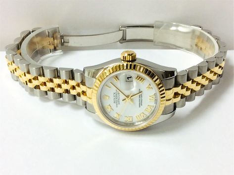 Rolex Watches Women 26mm, Ladies Rolex Watches On Wrist, Female Rolex Watches, Woman Rolex Watch, Trendy Watches Women Fashion, Minimalist Watch Women, Expensive Lifestyle, Rolex Datejust Women, Casio Vintage Watch